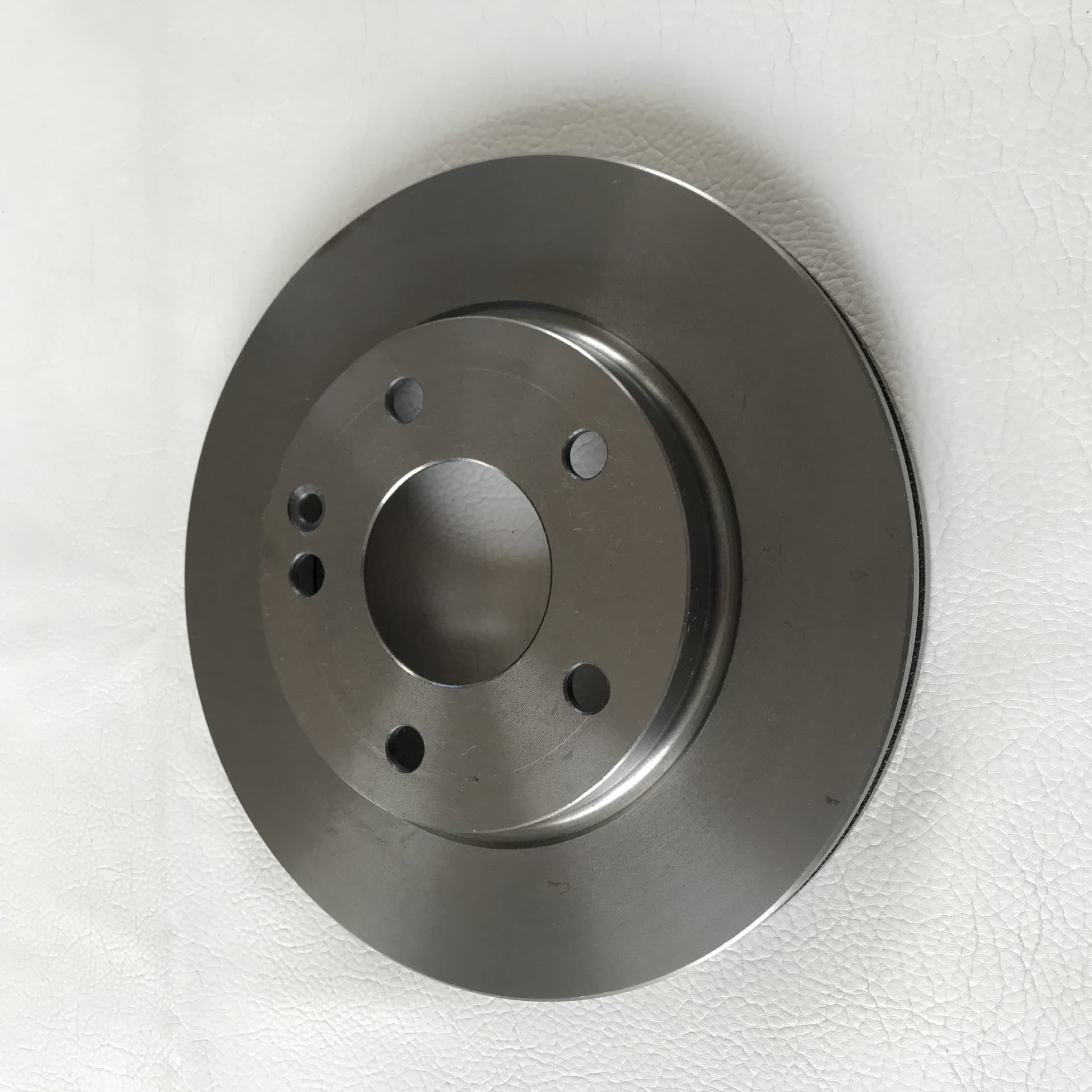 1684210212 is suitable for Mercedes-Benz A-CLASS hatchback/two-door cars (W168) with 260mm diameter front brake discs.