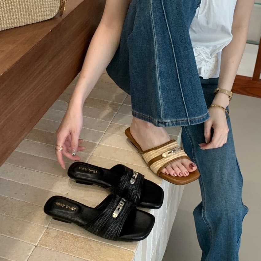 Woven Metal Buckle Sandals for Women 2026 Summer New Arrival Flat Heel Comfortable for Outdoor Wear