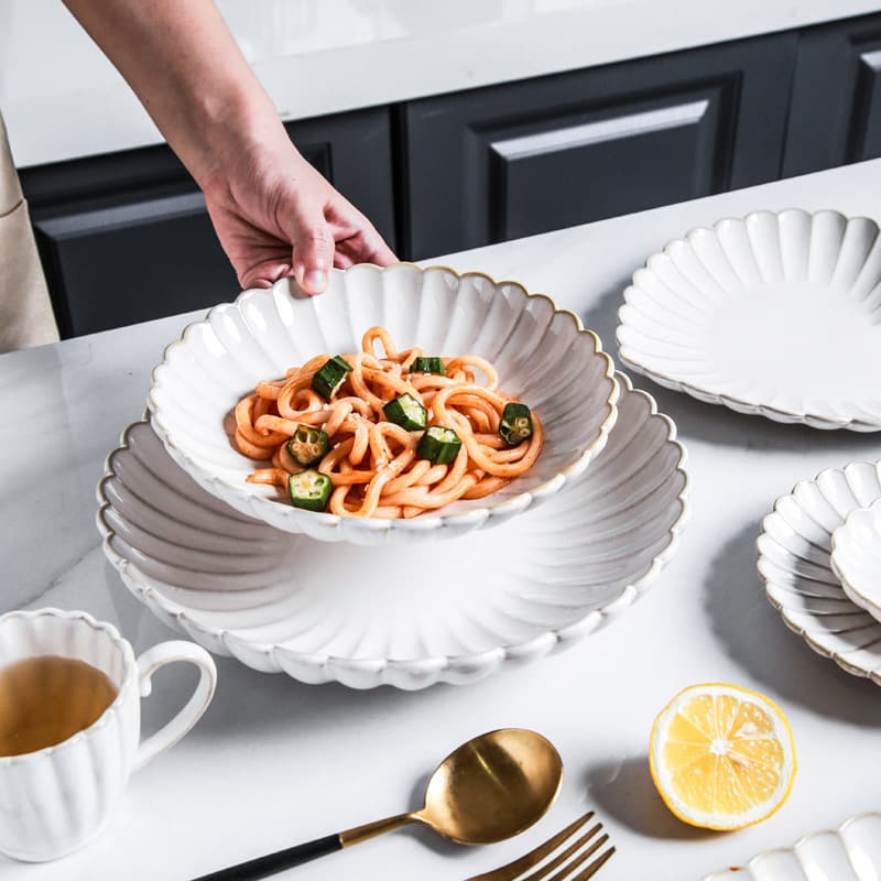 Japanese-style kiln-variable ceramic tableware chrysanthemum fish plate creative bowl and dish set ceramic soup bowl plate wholesale