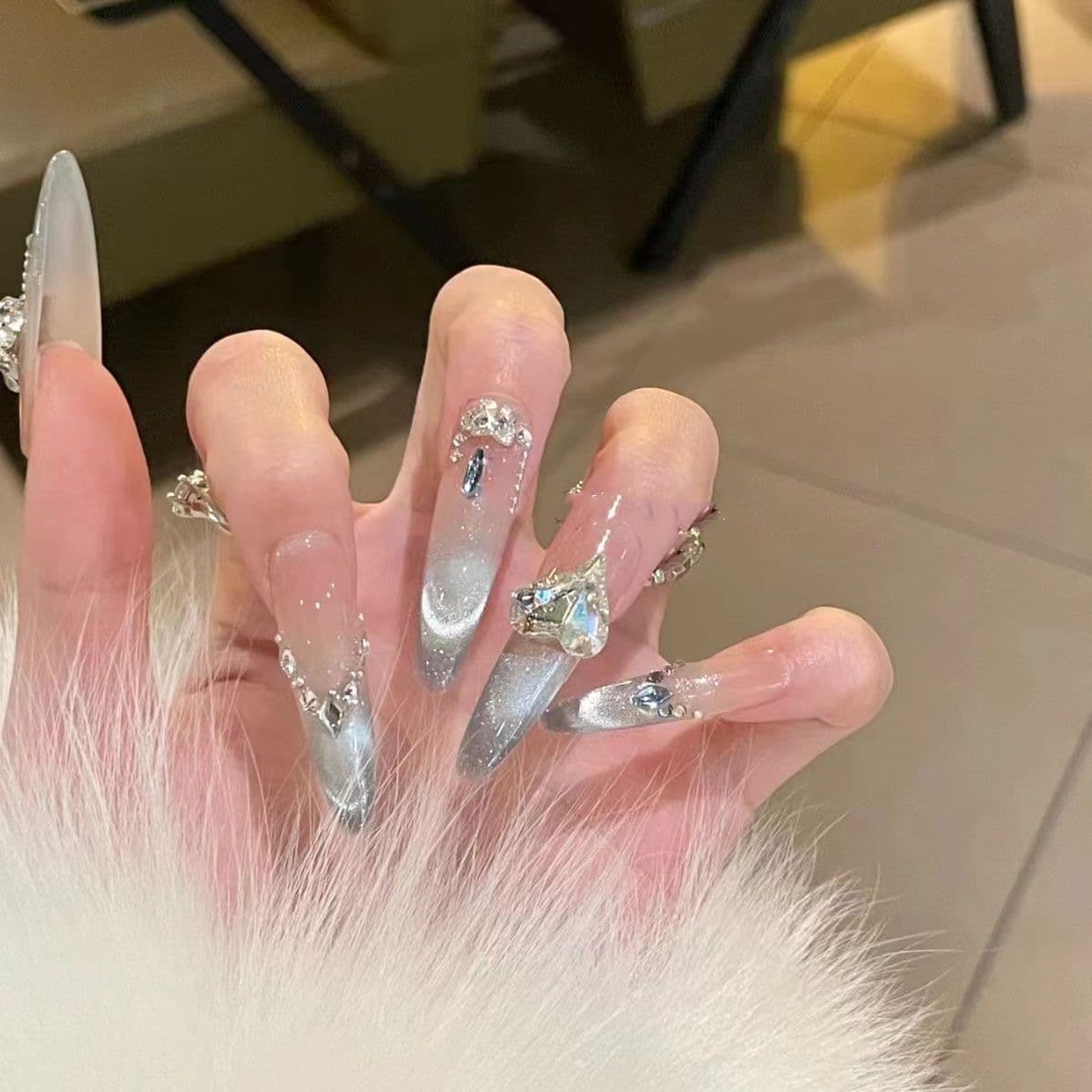 Sparkling light luxury handmade atmosphere wear dazzling temperament cat eye French high-end whitening mist flower manicure wholesale