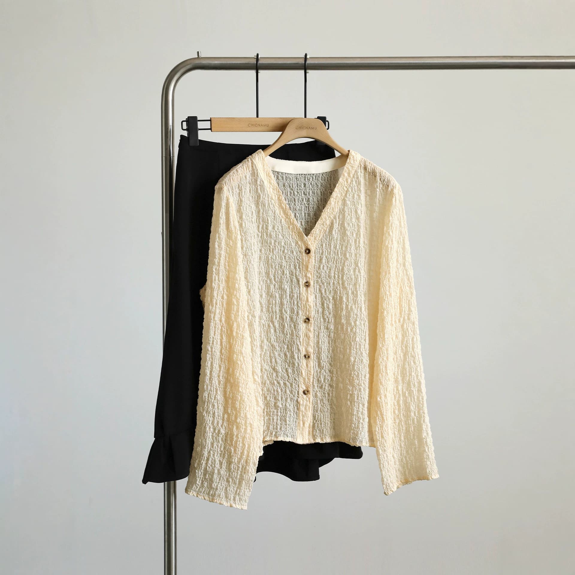 Lightweight and Flowing, Stretch Silk Crepe with Three-Dimensional Texture, V-Neck Sheer Cardigan Jacket