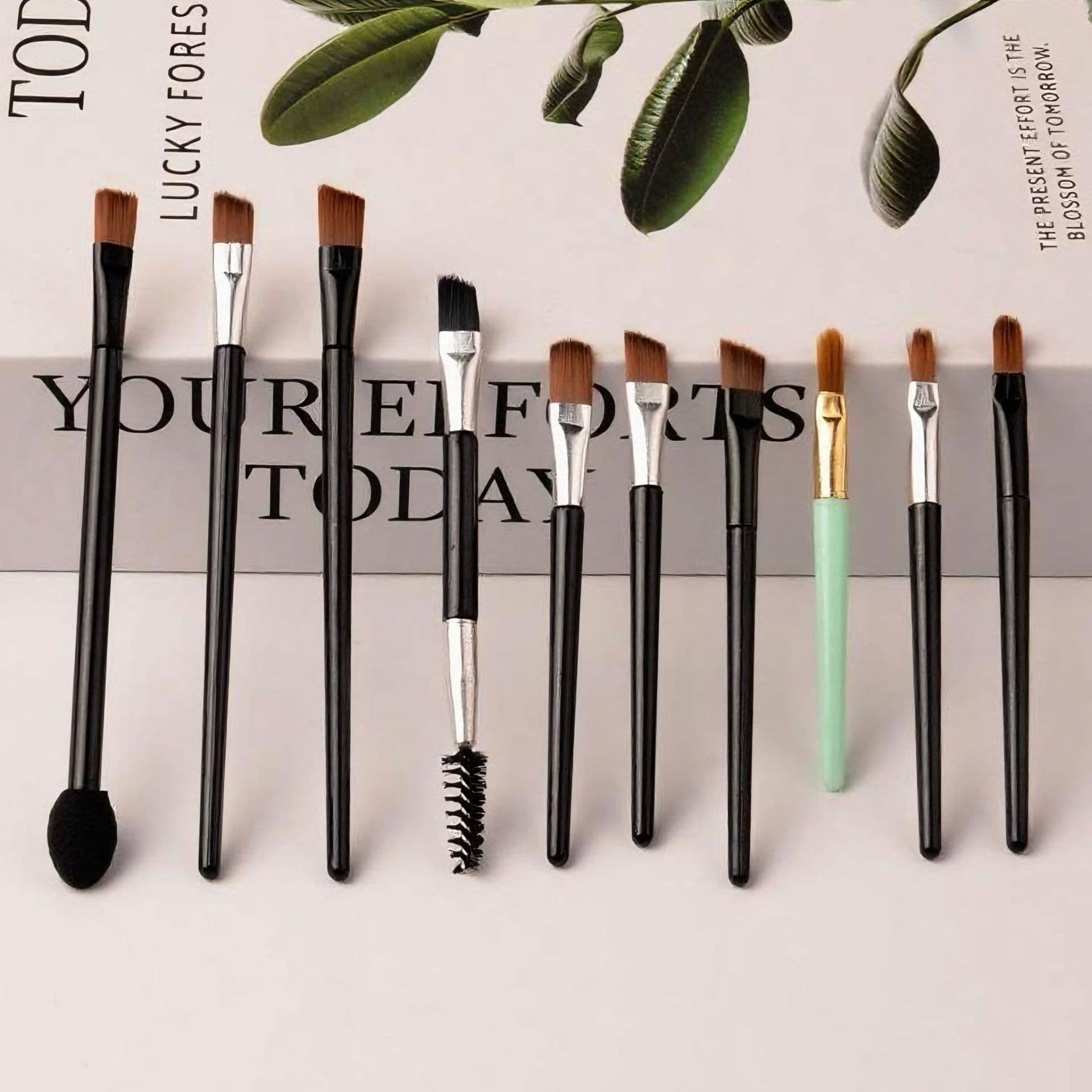 Makeup Brush Set: Eyeliner Brush, Eyebrow Brush, Eyeshadow Brush, Lip Brush, Cosmetic Tools, Factory Direct, Bulk Orders Welcome