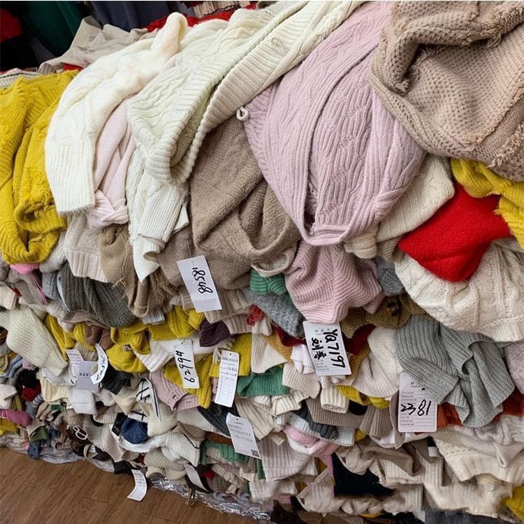 2 yuan brand new factory stock clearance sweaters, 2025 autumn/winter assorted women's sweaters, suitable for export and street stalls