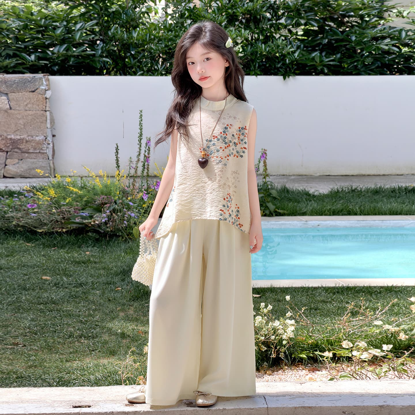 Girls summer suit 2026 new style foreign style off-white floral embroidered sleeveless vest wide leg pants two-piece set national style