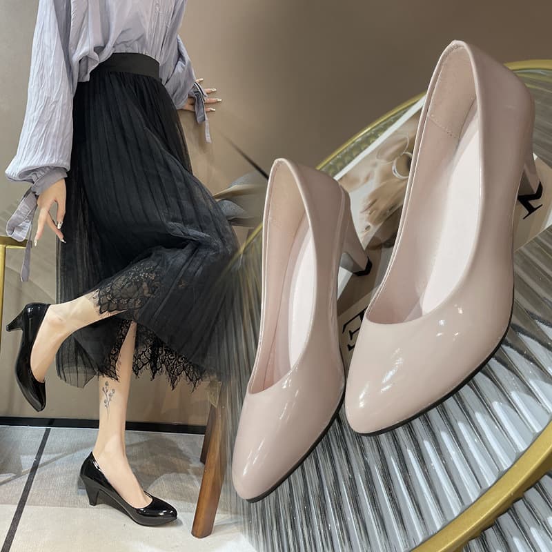Plus-size women's shoes, 2024 new style, pointed toe, low-cut, all-season, fashionable chunky heel, high heels, plus-size work shoes.