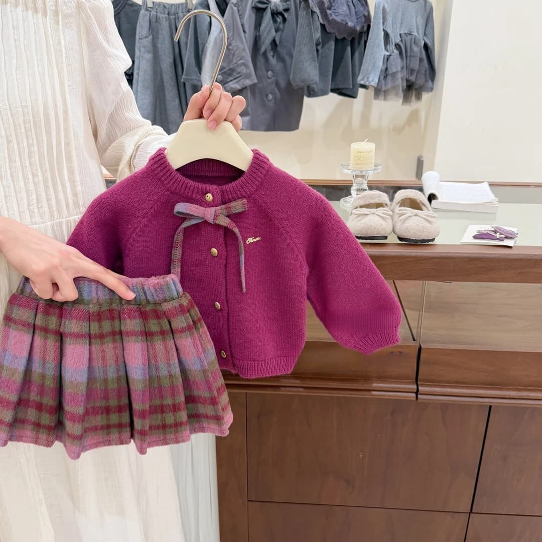 Whiten the ceiling! Tianxiaosi girls autumn and winter suit knitted sweater cardigan coat plaid skirt suit