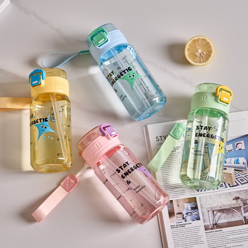 Children's water cups for school, boys and girls sippy cups for students, large capacity, cute ins, handy plastic cups