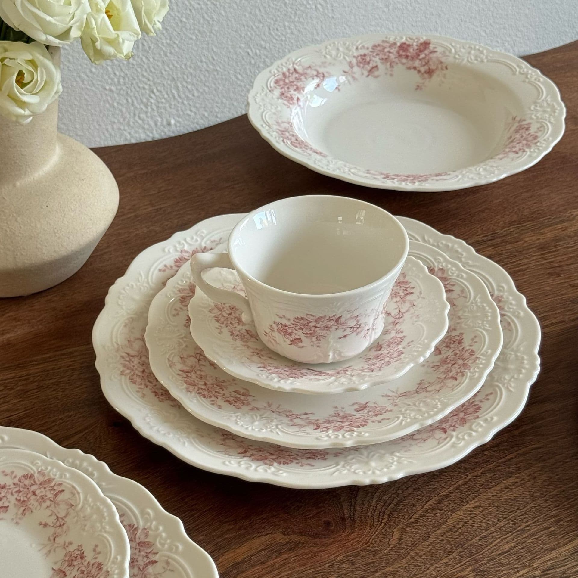 French Romantic Dreamy Pink Begonia Relief Tableware Home Dinner Plate Coffee Cup and Saucer Set