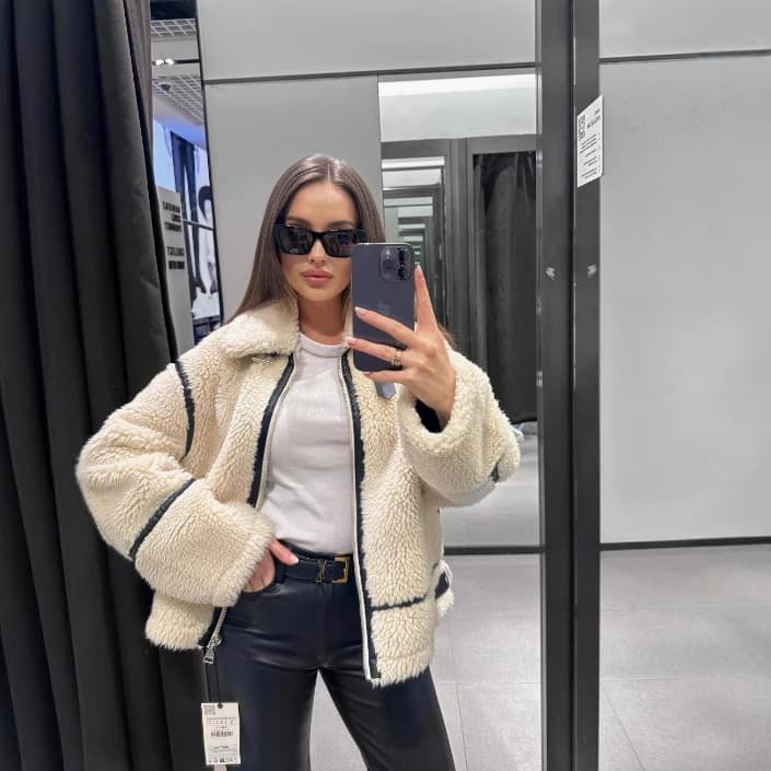 Thickened Lamb Fur Motorcycle Jacket Women's Fashion Outerwear Integrated Leather And Fur Biker Coat from Mainland China