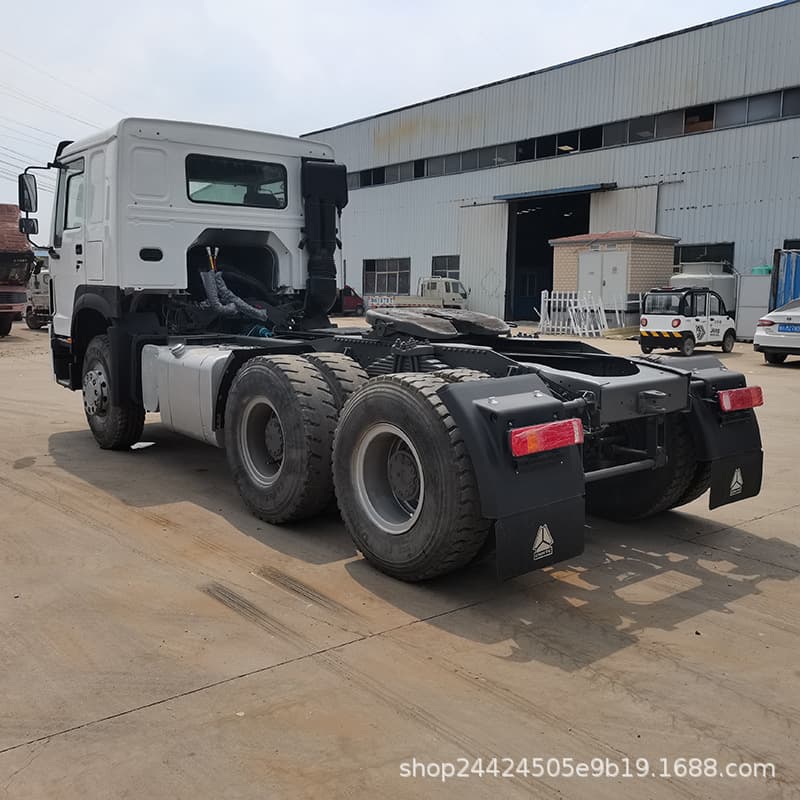 Sinotruk HOWO 6*4 tractor head trailer head, 380 HP container transport head, new tires