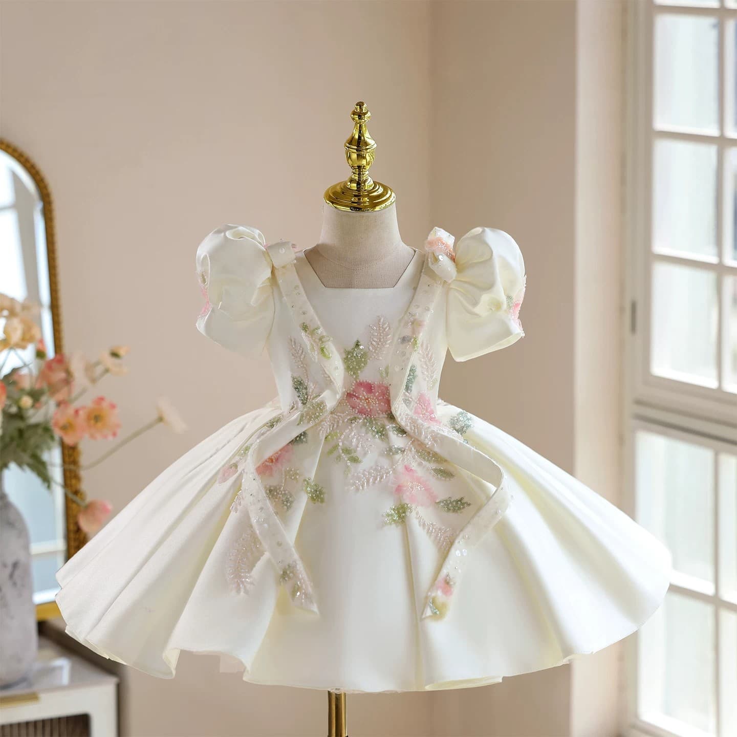 Girl's dress, flower girl, wedding, little girl's birthday party, princess dress, child host, piano performance