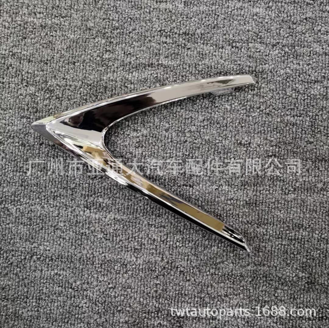 Chrome fog light bezel and chrome trim strip for Lexus RX200T RX300 RX450H
