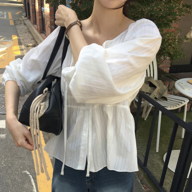 South Korea's Dongdaemun temperament strapped short long-sleeved doll shirt women's autumn collar small versatile top