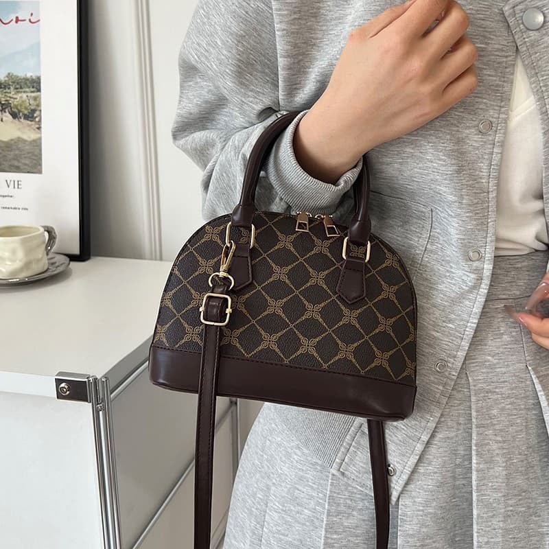 Fashion Retro Contrast Color Shell Handbag 2025 Summer New Trendy Casual Women's Bag Popular Shoulder Crossbody Bag