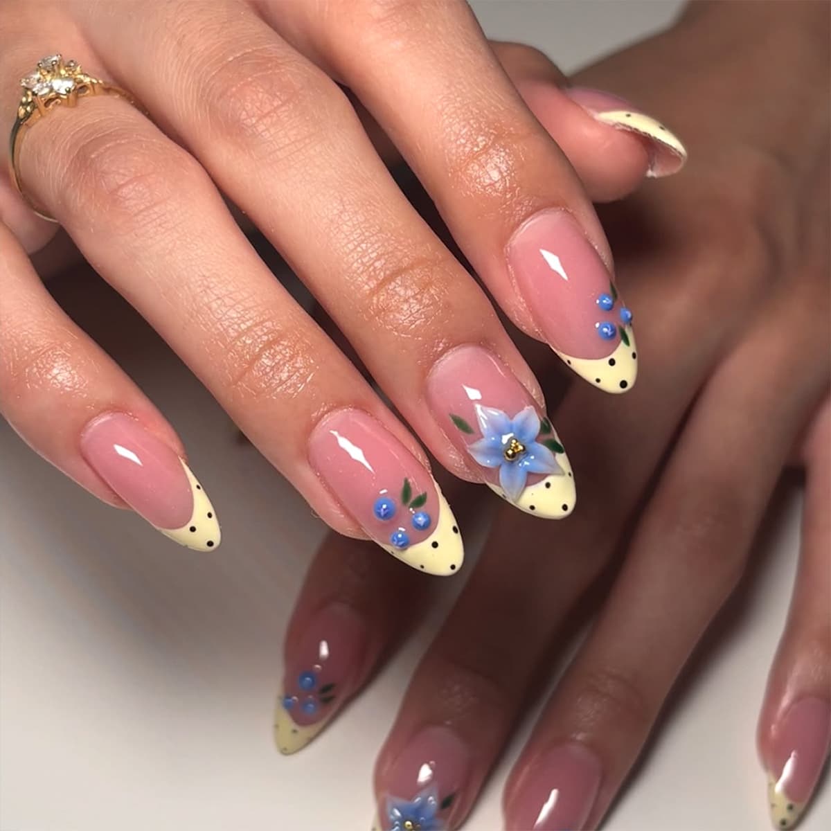 Cross-border summer cream yellow polka dot French edge 3D three-dimensional blueberry flower almond-shaped wear nails 24 pieces of fake nails