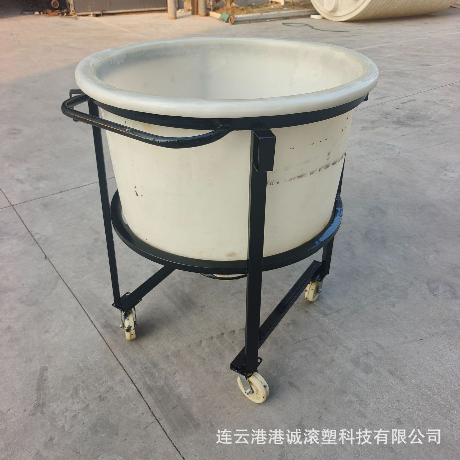 Handcart quartz pickling 500L cone-bottom round barrels, forest water tank turnover boxes, open-top hoppers with rings for lifting.