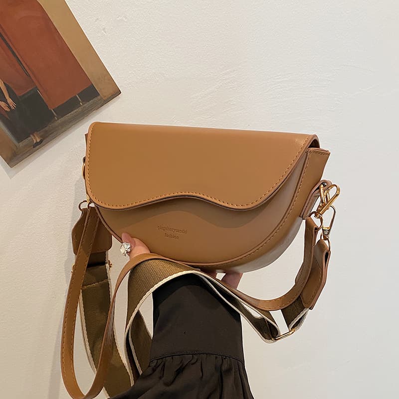 Women's Bag 2023 Winter New Style Simple Casual Shoulder Underarm Bag Niche Fashion Trendy Crossbody Saddle Bag for Women