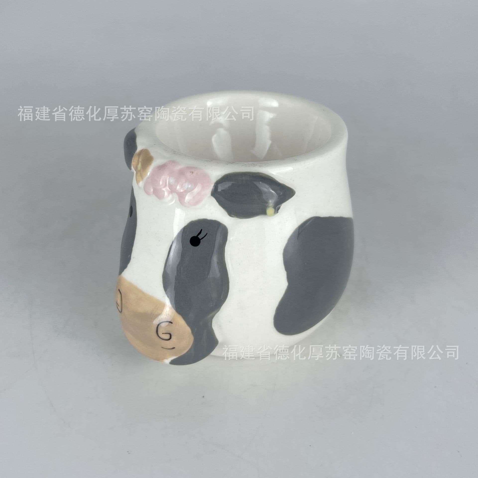 Custom 3D Cow Animal-shaped White Ceramic Egg Cup Export Nordic Hotel Egg Tray