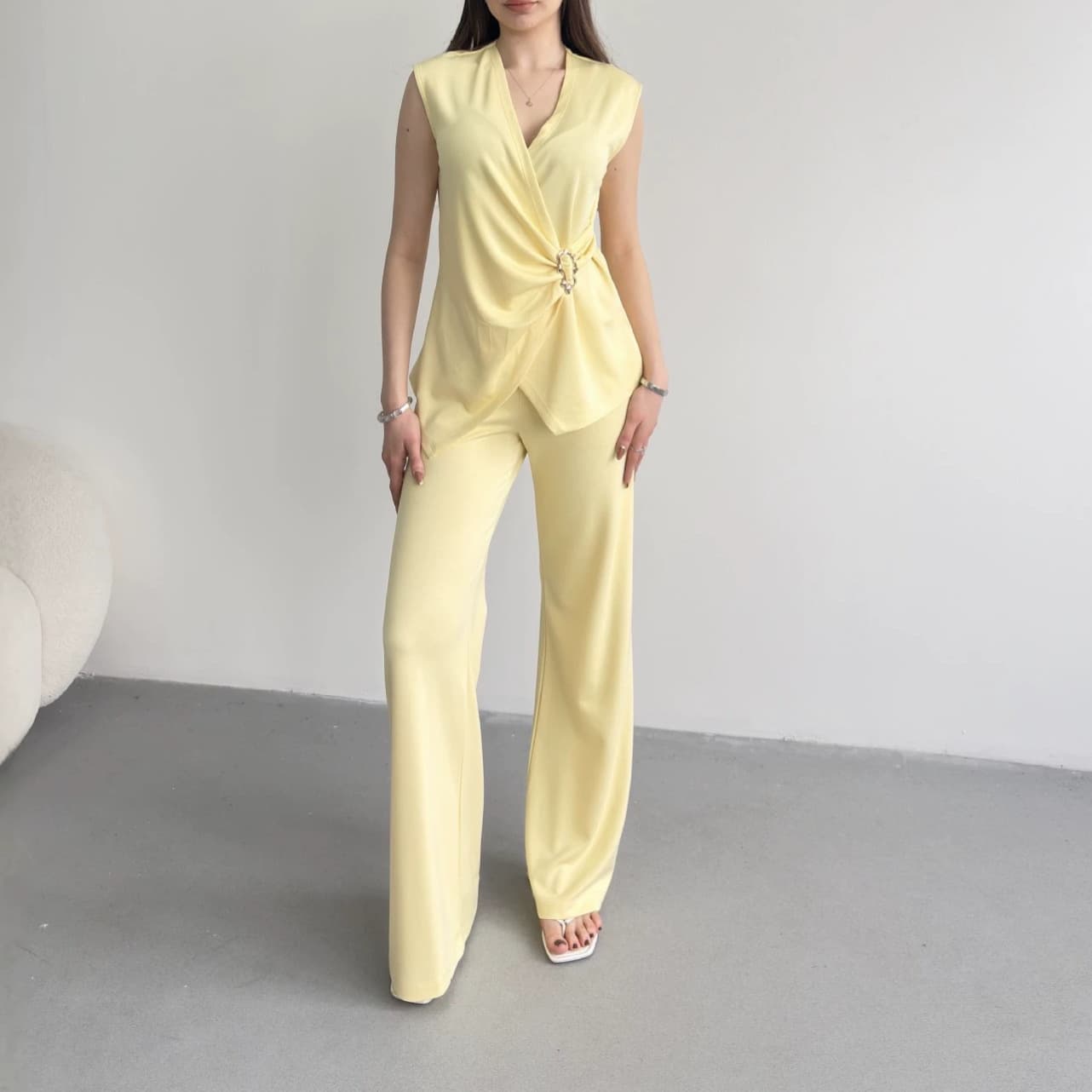 2026 European and American Amazon Women's New Simple Commuter Style V-Neck Sleeveless Waist-Tied Cardigan Wide-Leg Pants Set