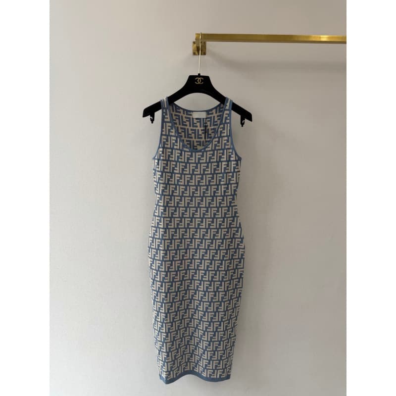Nanyou Premium Elegant Short-Sleeve Letter Jacquard Knit Dress for Women, Flattering White, High-End Fit-and-Flare Style
