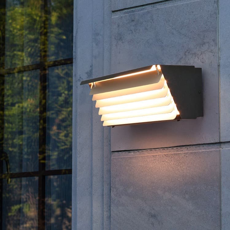 Solar Outdoor Wall Light Waterproof Wall Lamp for Villa Courtyard and Hotel Exterior Decoration