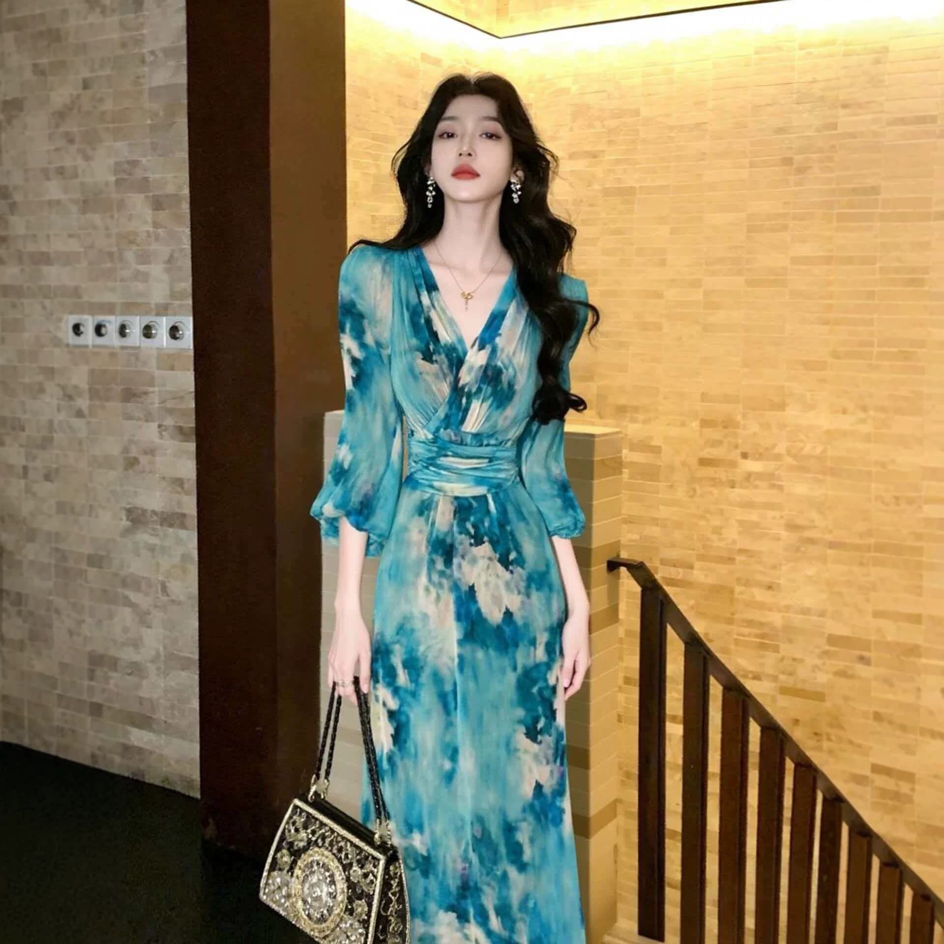 Blue Floral Dress for Women in Early Spring, Very Good-Looking, Light Luxury, High-End French Style, Pinched Waist V-Neck Chiffon Long Skirt