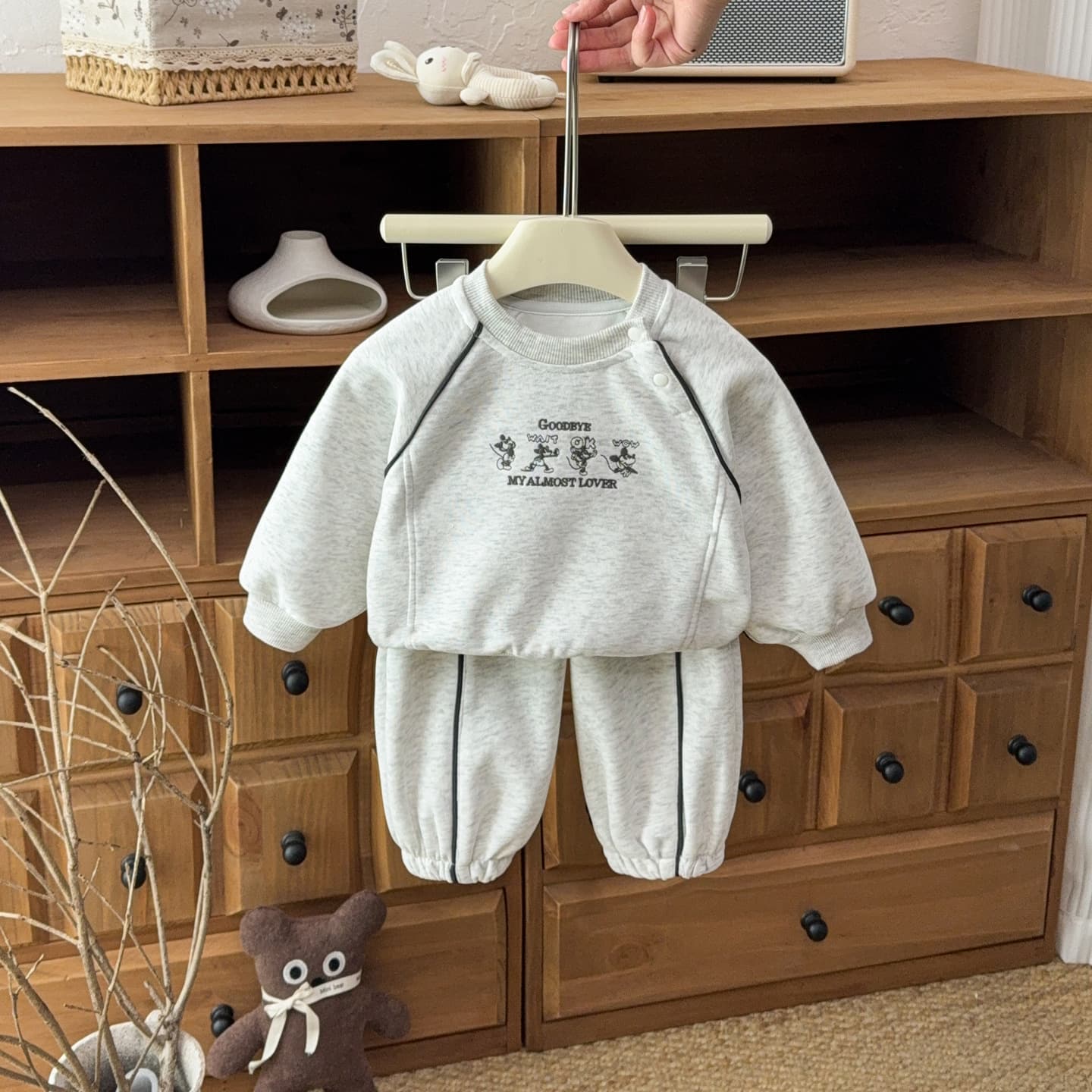 Girls sweatshirt spring 2026 new children's split two-piece fashionable spring sports suit for boys and girls wholesale