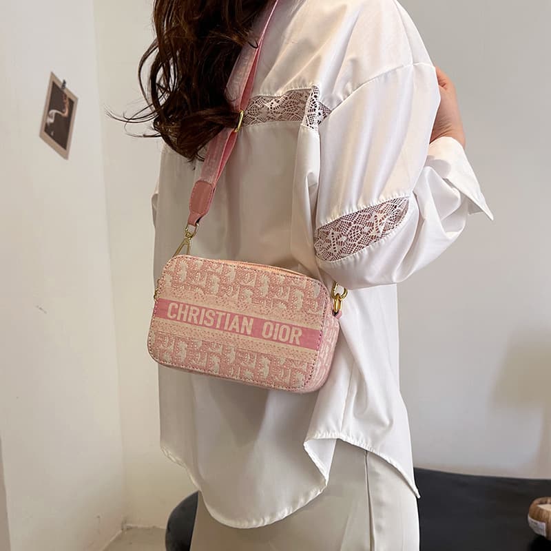 Single Shoulder Bag Premium Texture Camera Bag for Women New Style Wide Strap Fashion Square Bag Embroidered Trendy Crossbody Bag
