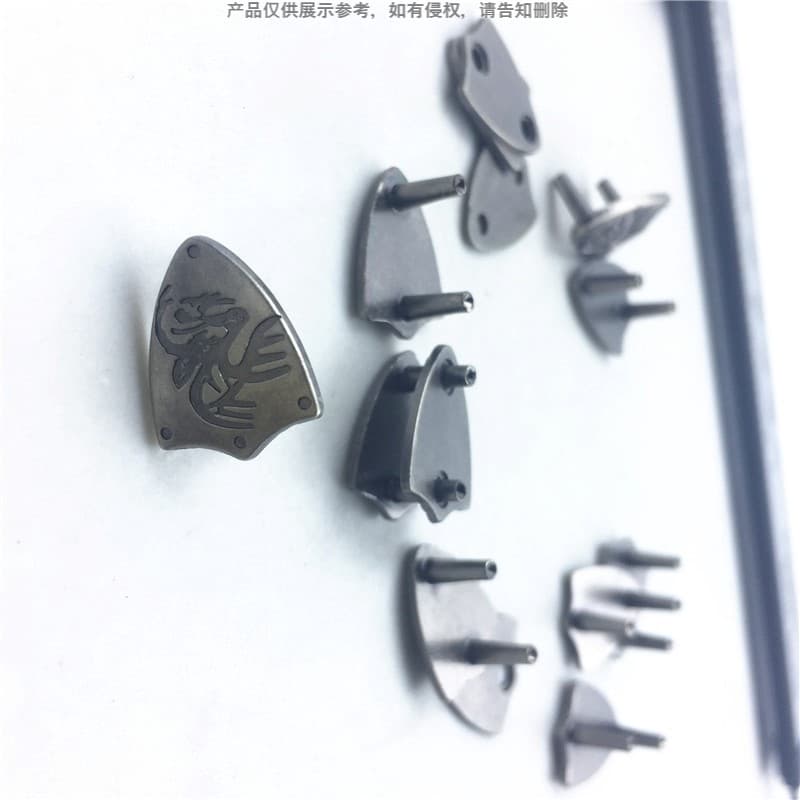 Custom Small Metal Tags Hat Labels Slipper Accessories Trademark Production Moose Head Style Bag LOGO Sign