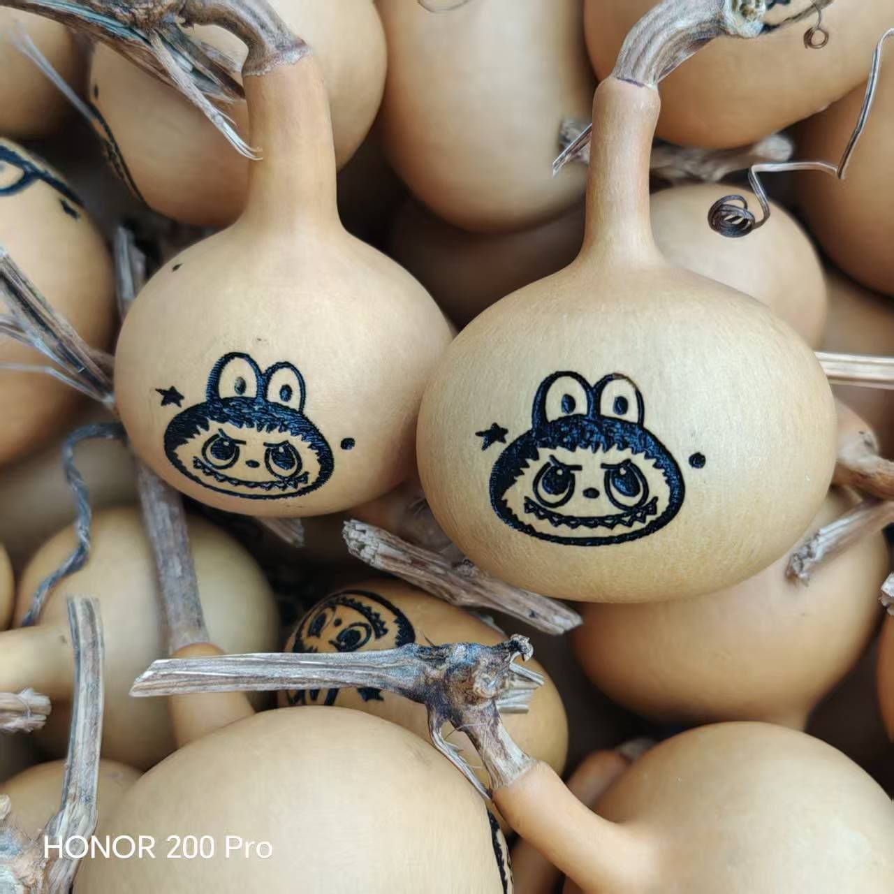 Home peace gourd small gourd office interior decoration for emotional stability, cute factory direct carved lab.