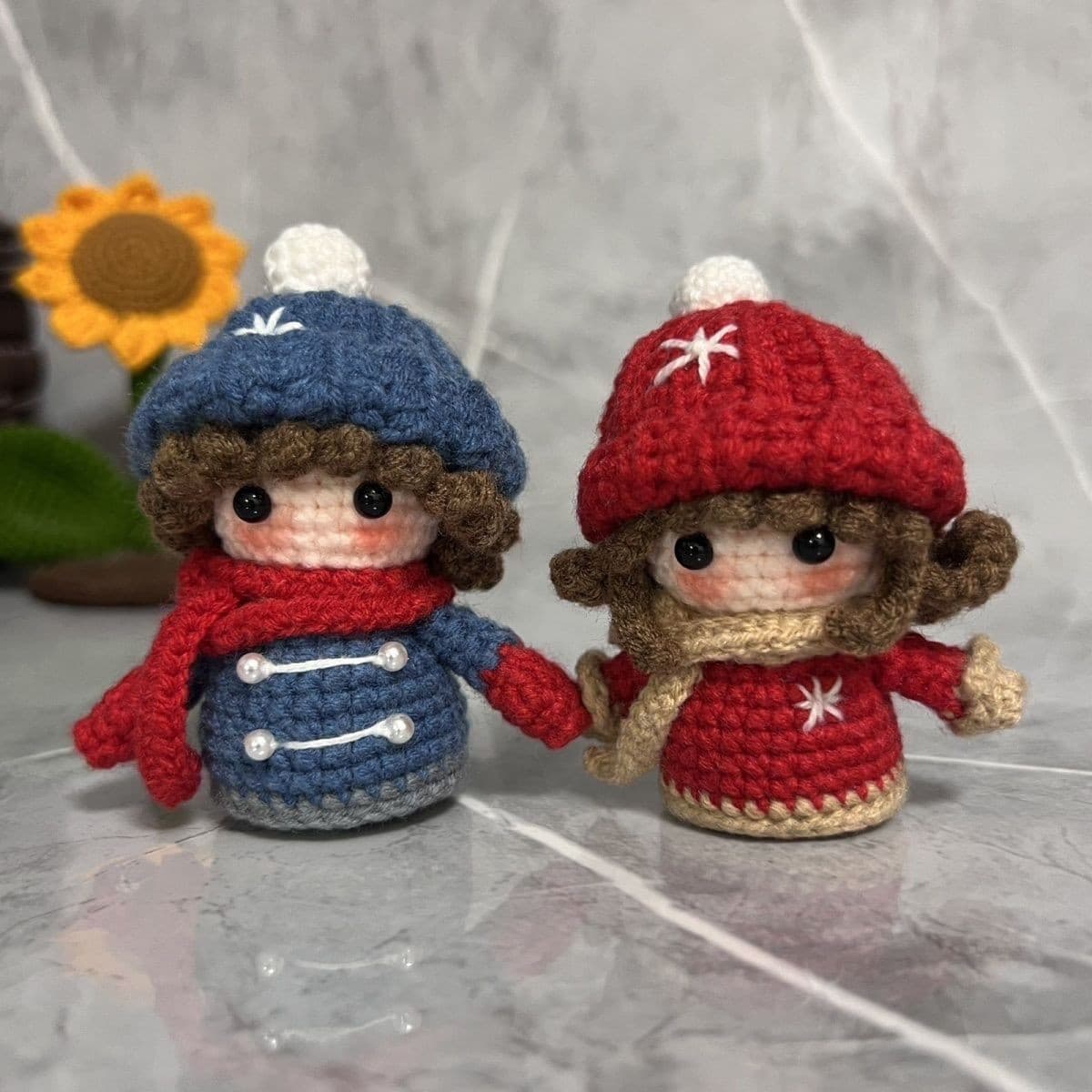 New hand-knitted Christmas girl keychain, exquisite wool crocheted cartoon pendant, hand-made bag pendant