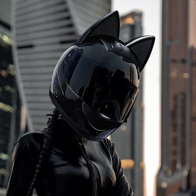 Factory Direct Motorcycle Helmet Women Electric Scooter Cat Ears Full Face Helmet All Seasons Rider Motorcycle Helmet