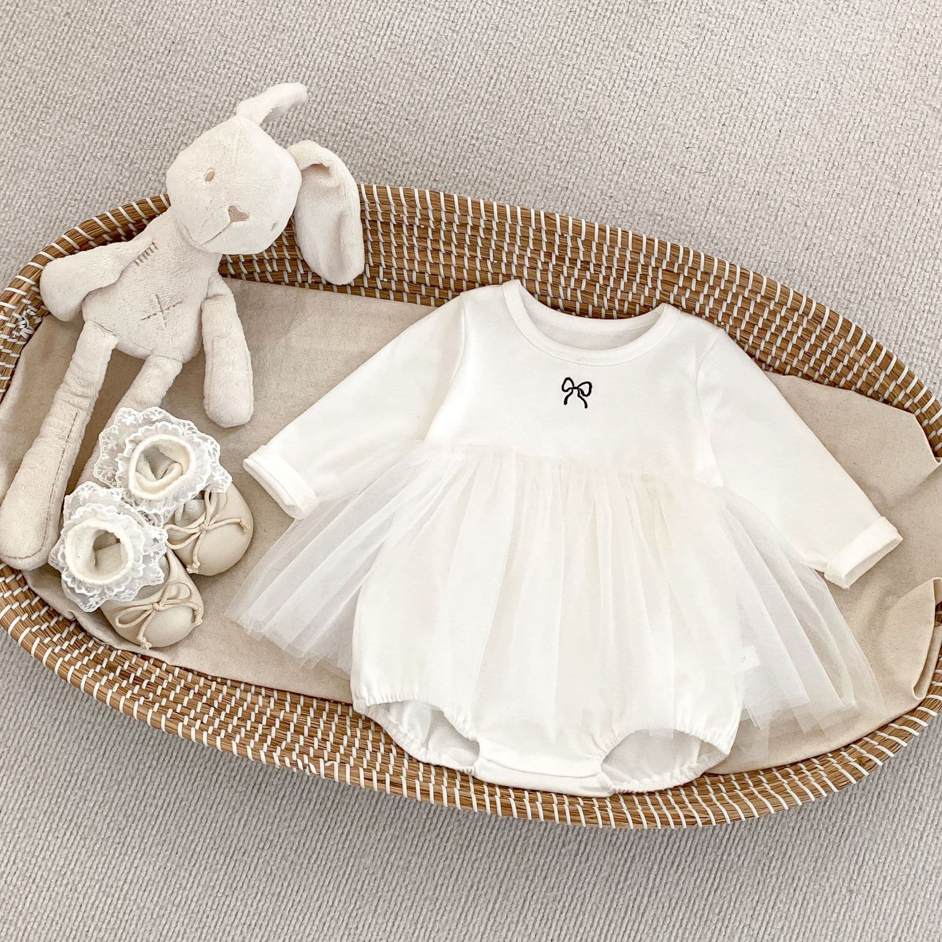INS Spring New Sweet Girl Bow Mesh Skirt Bodysuit Crawler for Baby Girls Simple Princess Dress