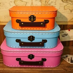 Cute Stitched Cardboard Hand Box for Export to Europe and America, Children's Toy Packaging Box with PU Handle and Metal Lock