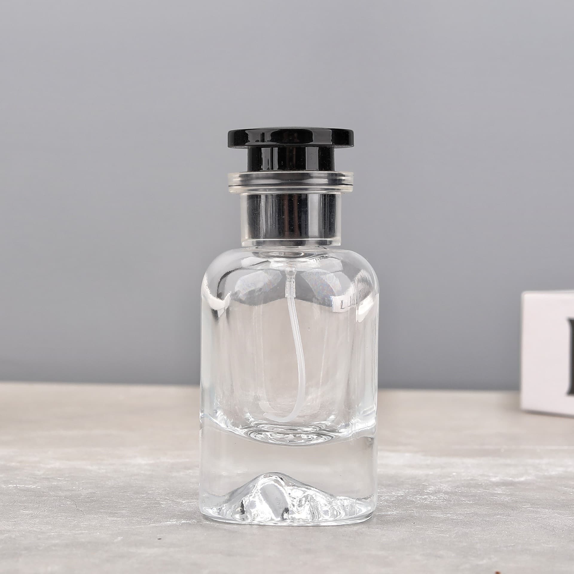 F110E-30ML volcanic bottom screw mouth perfume bottle portable perfume bottle glass spray empty bottle push type