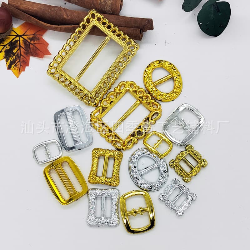 Santa Claus decorative belt buckles gold and silver day buckles, electroplated plastic shoe buckle accessories crafts waist buttons.