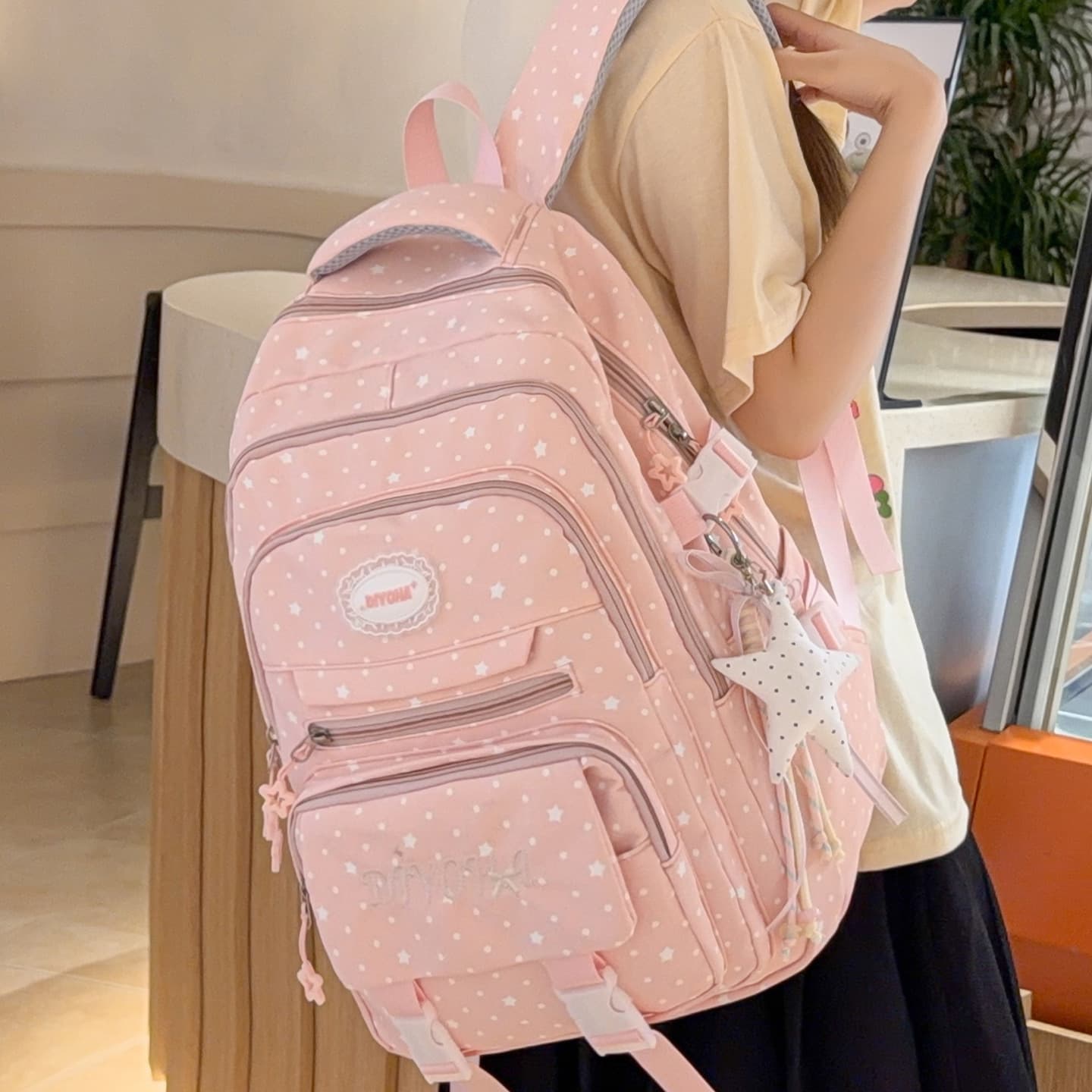 Junior high school students' schoolbags reduce burden, ultra-light, large-capacity and good-looking campus backpacks, high school, primary school students and college students' backpacks