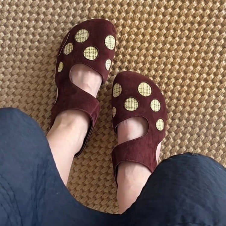 Ultra Soft French Genuine Leather Flat Closed-Toe Half Slippers for Women Summer Outdoor Fashion with Dresses Stunning Sandals