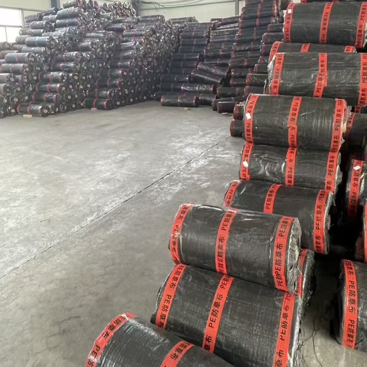 Polypropylene weed control fabric, anti-aging, wear-resistant, thickened weed barrier, agricultural garden greenhouse cover, horticultural covering cloth.