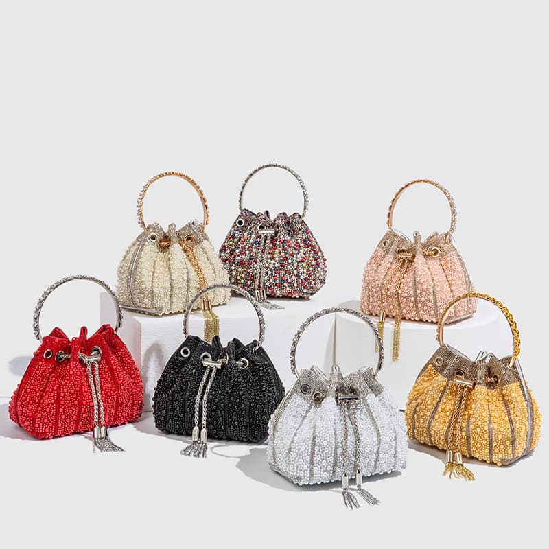 Cross-border celebrity banquet diamond-encrusted dinner bag 2026 new fashion versatile tassel lucky bag single shoulder diagonal bucket bag