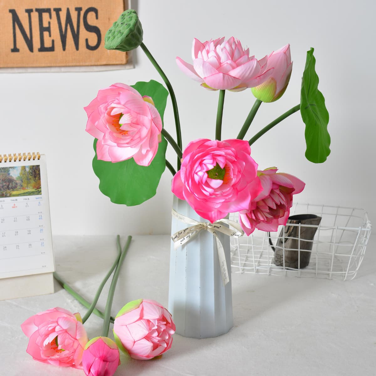 Lotus Artificial Flower with Realistic Touch Lotus Leaf, New Chinese Style Faux Lotus Decoration for Living Room, Flower Arrangement with Lotus Seed Pods