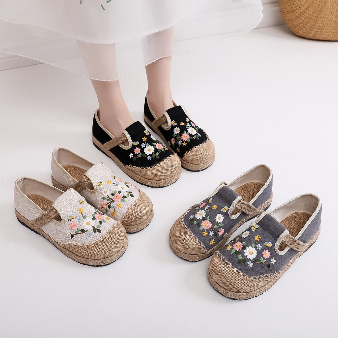Original Beijing Embroidered Linen Women's Slip-On Shoes Breathable Round Toe Comfortable Casual Footwear for Spring Summer Autumn