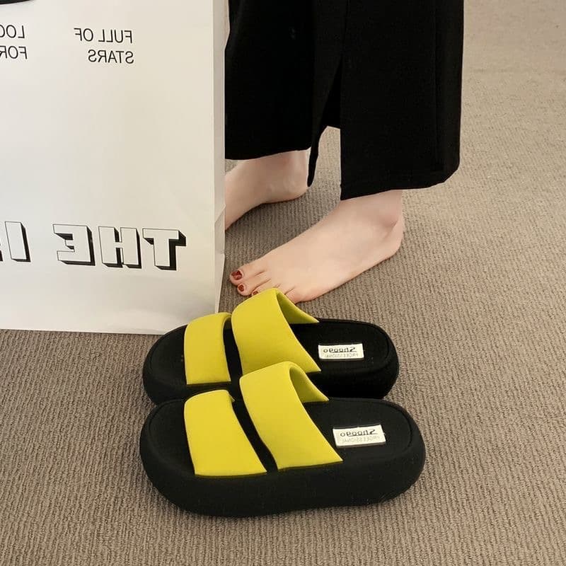 Open-Toe Sandals Versatile Black Thick-Soled Platform Flip Flops for Women Summer 2026 New Fashionable with Dresses