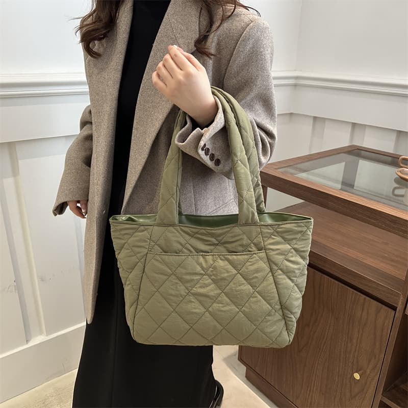 Large Capacity Tote Bag for Women, Autumn Winter New Fashion Diamond Pattern Versatile Shoulder Bag Commuter Handbag