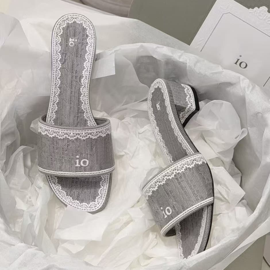 High version D's 26-year new lace edge letter embroidery slippers for women to wear flat bottom versatile one-line sandals d