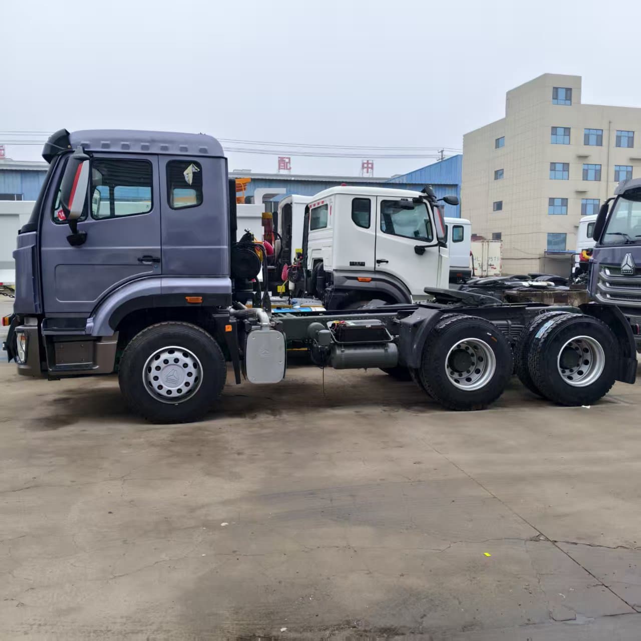 Overseas sale used 6X4 Shacman Dilon semi-trailer tractor for sale, cargo transport semi-trailer tractor head