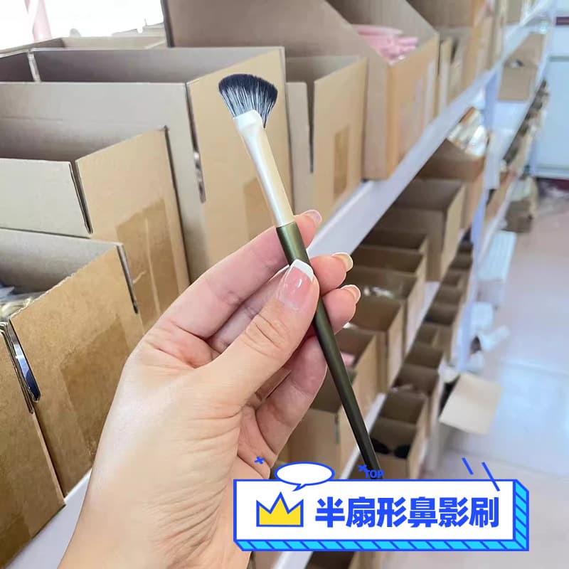 Cangzhou Half-Fan Nose Contour Brush Angled Nose Bridge and Wing Contour Brush Sickle-Shaped Angled Blending Brush Soft Bristle Makeup Brush