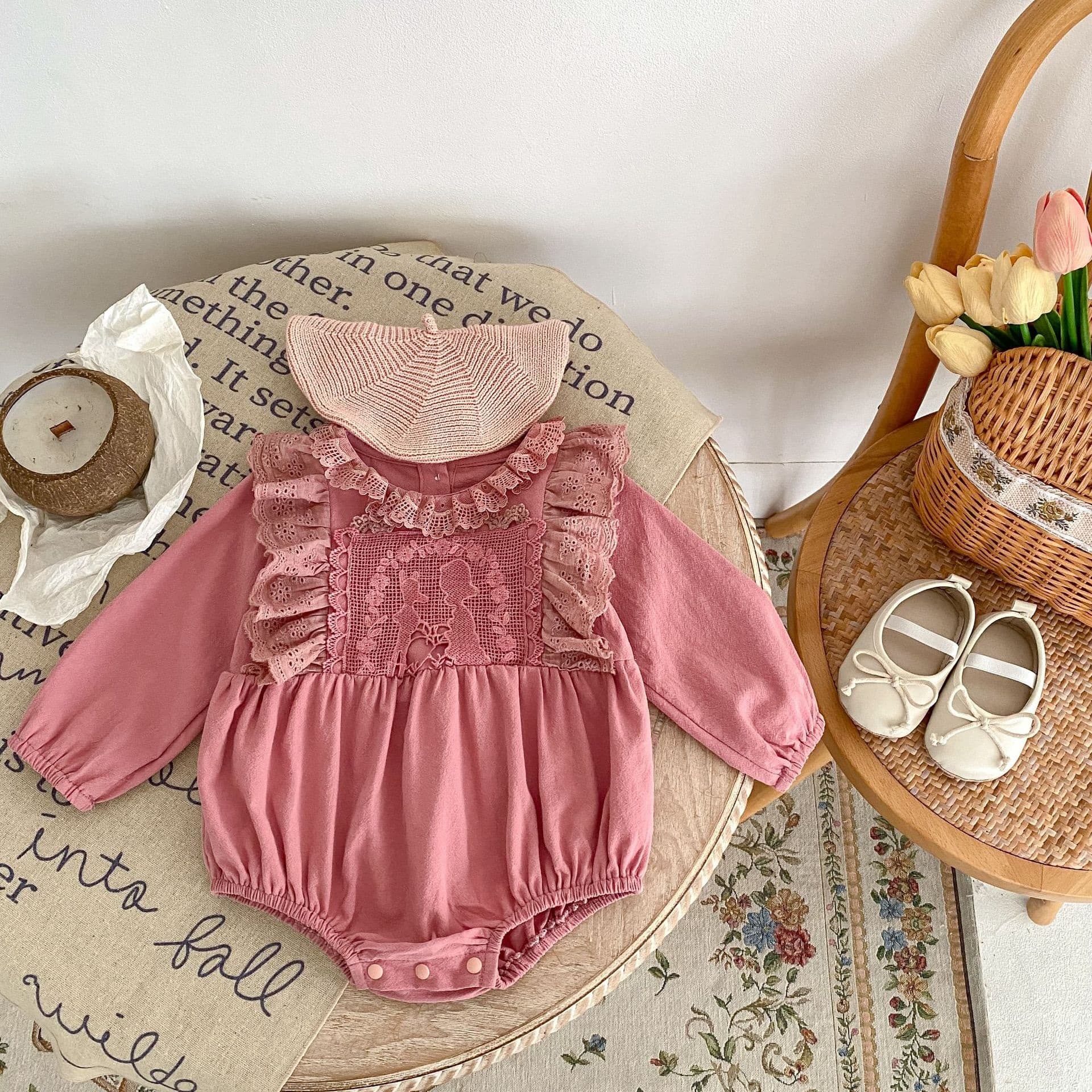 ins 2026 autumn clothing for infants and young children, baby girls, lace flying sleeves, long-sleeved romper, cute jumpsuit