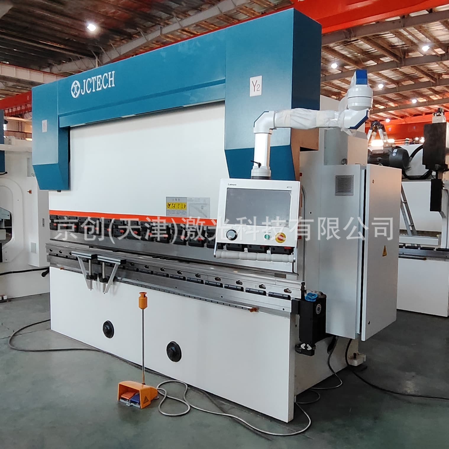 CNC bending machine, CNC sheet metal bending machine, sheet metal bending machine, metal sheet bending machine, electro-hydraulic servo
