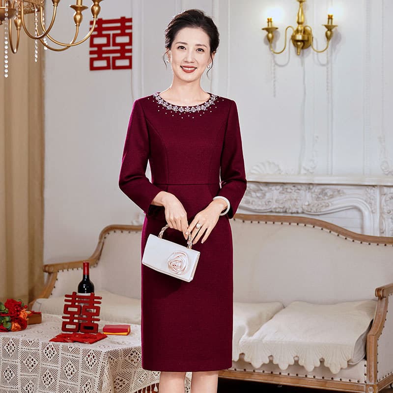 High-end beaded happy mother-in-law banquet dress, 2025 winter new style, young mother banquet wool blend dress